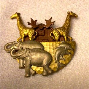 Vintage. Noel’s Arc. Gold Tones Brooch.